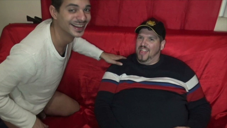 HARD PORN STUDIO: Un oso se acuesta con un chico joven