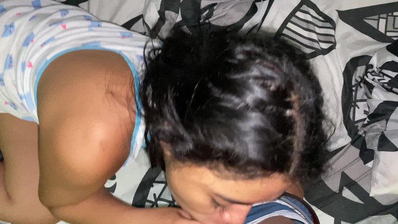 Yohamedi: Üvey erkek kardeşimin sikişme arzumu alması ve götümü sütle doldurması...