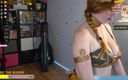 Veronika Vonk: स्टार वार्स की हॉट बेब leia Organa cosplay कृपाण के साथ अपना कौशल दिखा रही है