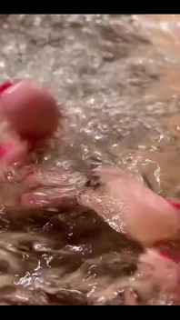 Voetenbeurt op jacuzzi-spa