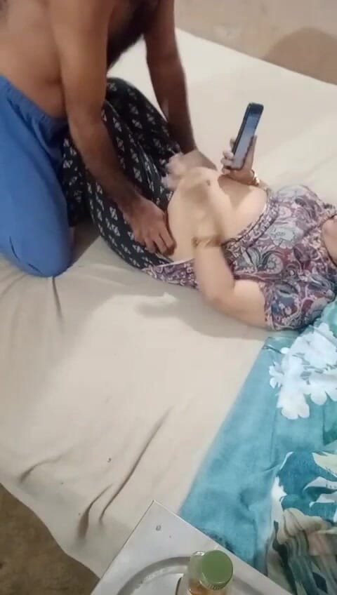 Yasmeen: Une belle-sœur sexy se fait baiser en levrette