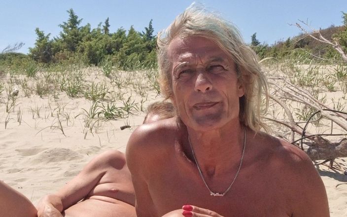 Gigi and David: Nudistická pláž stripchat sex show Gigindave Shemale přítelkyně veřejné setkání...