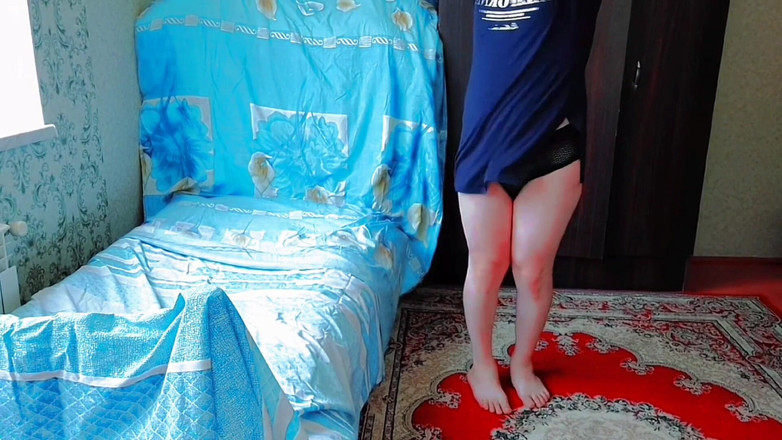 Kitty_Cross: 热辣的变装者今晚用华丽的曲线缓慢挑逗