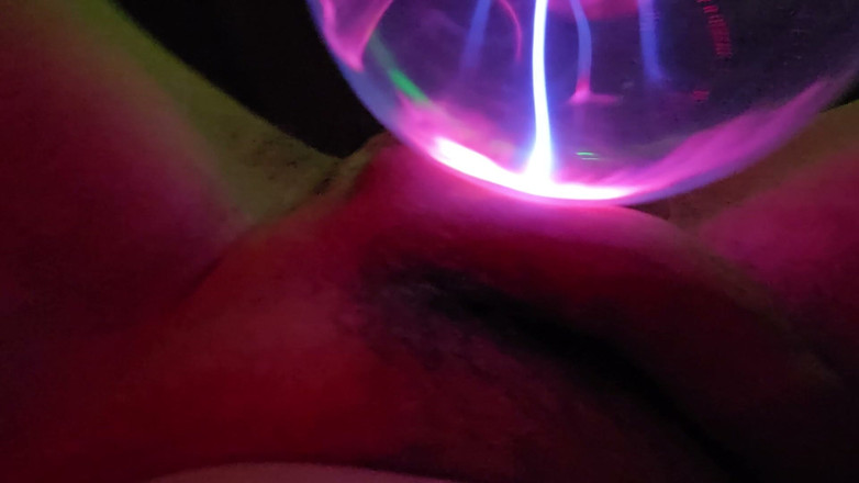 Onwdomu3: Macro and Electric Ball on My Dick