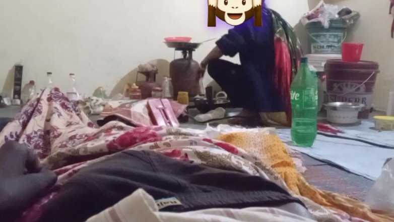 Bengaliauntykichut: I Was Cooking and the Guy Masturbated Behind My Back....