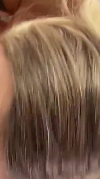Monika Fox porno film çekiminde diğer açıdan 3 adamla emiyor ve sikiliyor