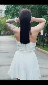 I Like to Walk Along the Street Like a Princess