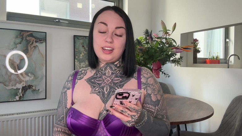 Miss Valentina: Invia un messaggio al telefono