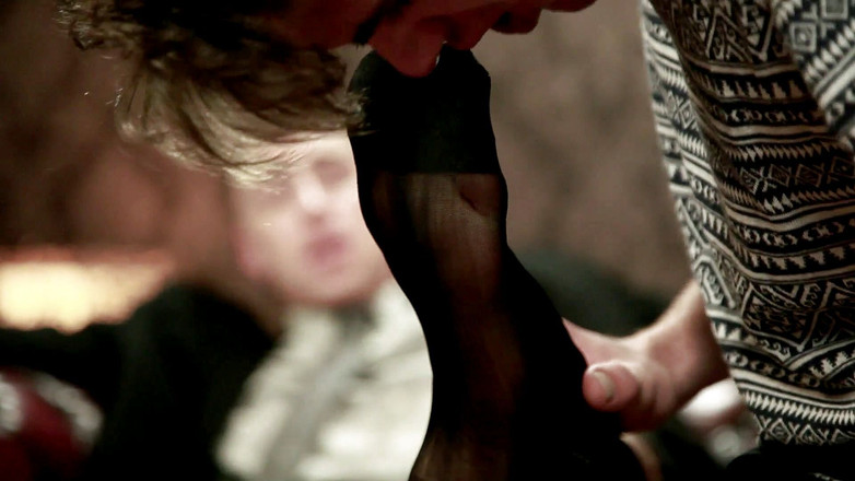 Macho Guys: Kayden Gray喜欢舔脚和ross drake的坚硬鸡巴