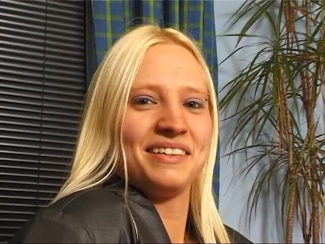 German Classic Porn videos: Ines, německá blondýnka, vyzvednutí venku