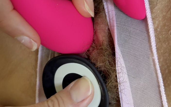 FoxMaidenPanties: VEDERE LA PERSOANA 1: ejaculare pe găurile mele în chiloți fără pubis...