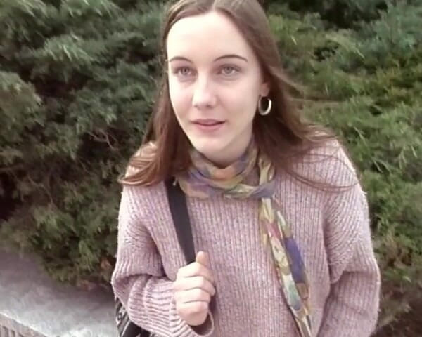 YOUR FIRST PORN: Ascelle, figa e calzini pelosi - Magdalena in Softclip