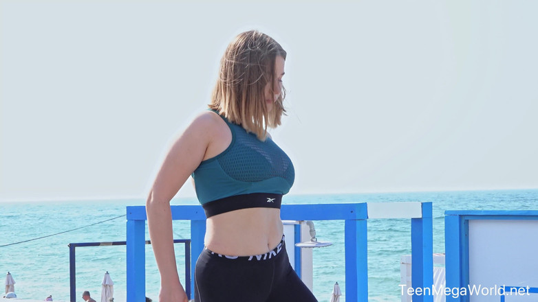 Teen Mega World: Jogging sehari-hari berujung orgasme
