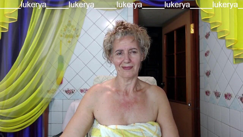 Lukerya: Lukerya是如何在网上聊天中剪头发的