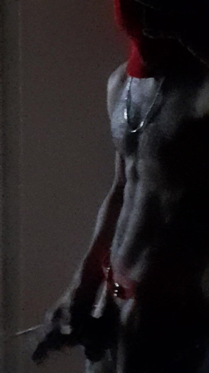 Dorian DomTop: La figa arrapata di natale ha iniziato a masturbarsi