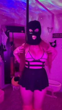 Artemisia ama traje sexy y sesión de fumar de Balaclava para ti