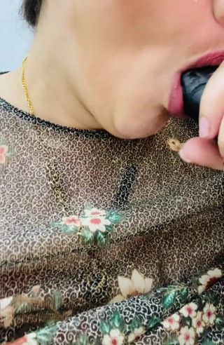 Preciusrouss49: 我把振动器放在衣服下面