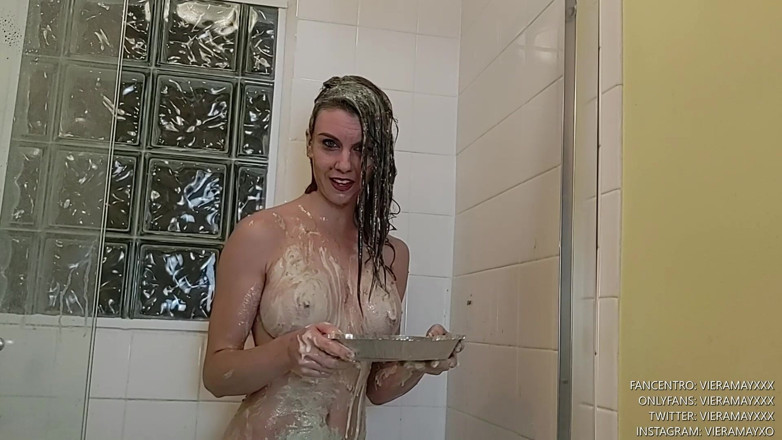 VieraMayXXX: Divertirsi in doccia con una melma sporcaccione