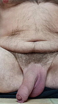 Masturbasi intim telanjang, kontol besar yang belum disunat, close up mani muncrat di kamar mandi teman-teman - rockard daddy