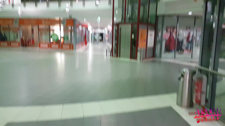 Aische Pervers: Foxy German babe gets her pussy drilled in a mall