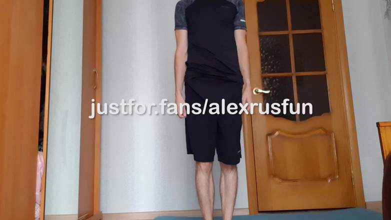 AlexRusFun: Teen teen-athlet wichst seinen großen schwanz während des trainings und...