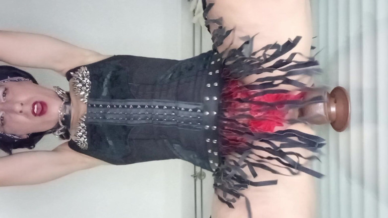 Penelopene27: Španělský crossdresser jezdící kohoutem