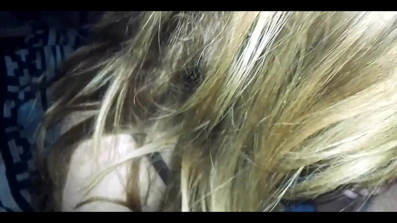 Fitcure1: Cewek rambut panjang rambut pirang lagi asik nyepong kontolku dan...