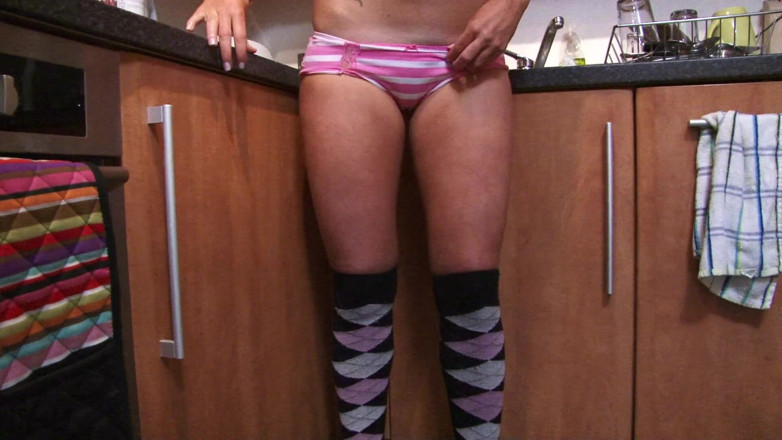 Very hot hardcore: Blondynka z dużymi piersiami wypełnia swoje ciało bitą śmietaną