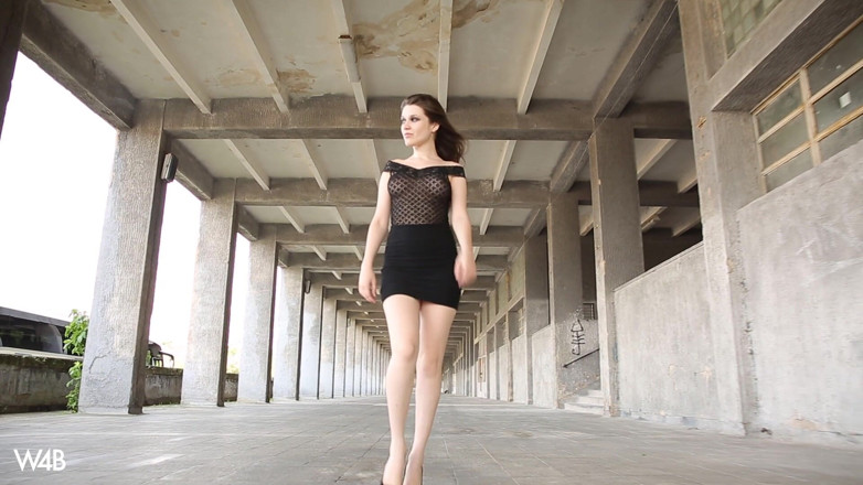 Watch4beauty: Sexig promenad