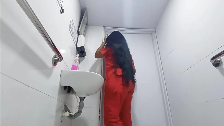 kelsyStar: Amateur Camera in Hospital Bathroom Records Patients and Nurses Pissing
