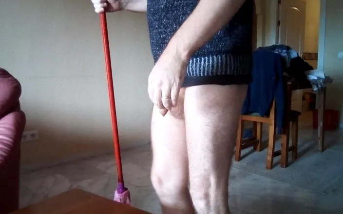 Sex hub male: 존은 바닥에 알몸으로 채찍을 찍어