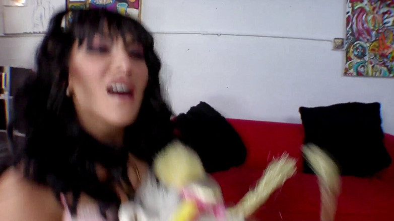 Tales of geisha LTG: Tetovaná brunetka Roxy Jezel kouří a šuká ptáka a pije mrdku