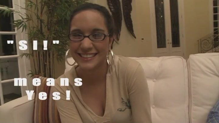 Darkko: Euro holka s brýlemi ukazuje svou zlobivou stránku