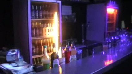 Jess Royan XXX: Scopata in imbragato in un bar dalla pornostar Mathieu paris