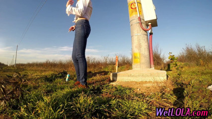 Wet Lola: Wetting her jeans really well