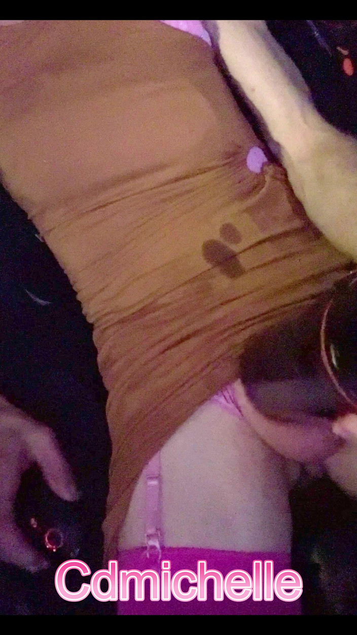 Cd Michelle lingerie: Travmichelle Si Distoglie Giocando Con Il Giocattolo