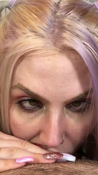 Cewek rambut pirang ahegao nyepong sampai tenggorokan - pov Throat Pie