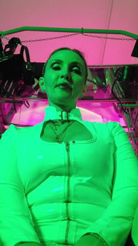 Dominatrix Eva Lateks Solo Facesitting Femdom Seluar Dalam Pantat Besar MILF BDSM Fetish Hot Heels Gonzo White Pvc Dress