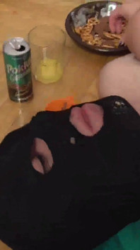 Alimentando la saliva de la princesa Smiley