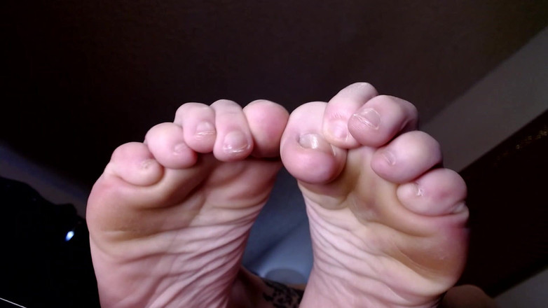 Abby Anna: Обожаю мои длинные пальцы ног