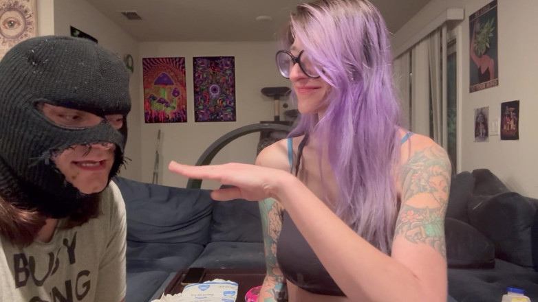 Peppermint Giantess: 67 gigante mordendo o dedo longo