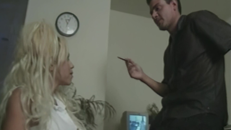 Onlyvids: Sperma durchnässte blonde schlampe leckt jeden tropfen sauber
