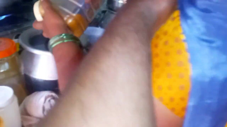 Priyanka314: Desi Bhabhi kookt eigengemaakte seks