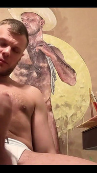 En plus de m’exhiber devant la caméra, je suis très douée pour la peinture.