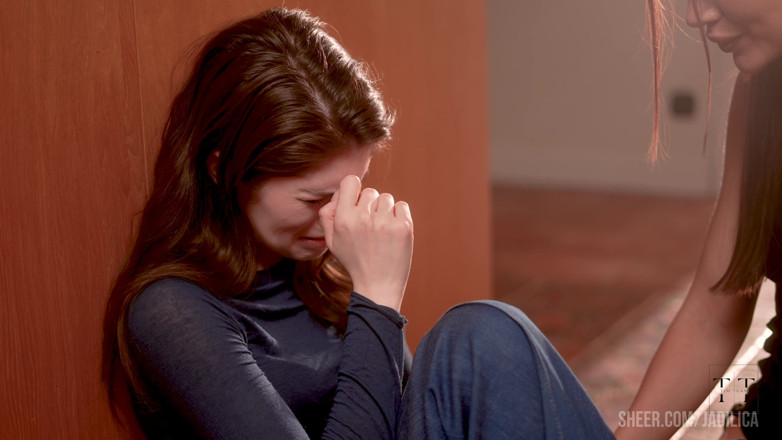 Jadilica: My Friend Got Dumped, I'll Cure Her with Lesbian Love...