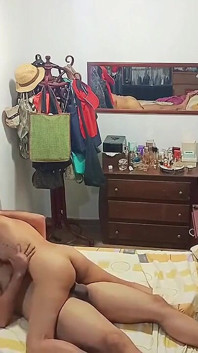 Swingersamateur40 engaña a su marido en el hotel con su amante Ella le dice que está en el spa.