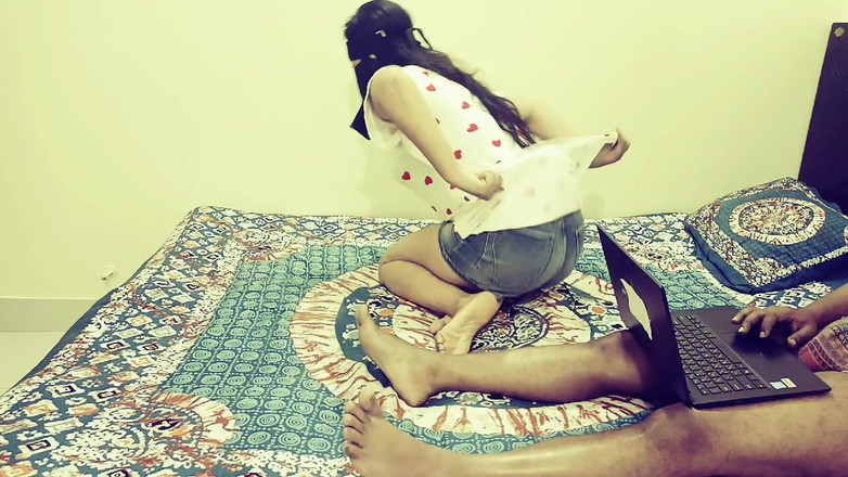 Coupleworld0002: Зведена сестра ділить ліжко з індійським старшим братом вдома.