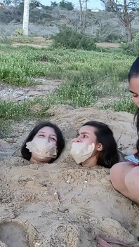 ถูกฝังโดยหีหีชายหาด!