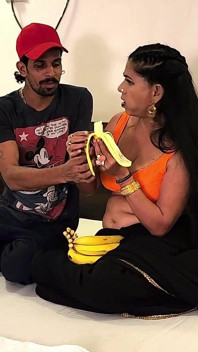 Mohini Bhabhi Hardcore Sex z pizzą