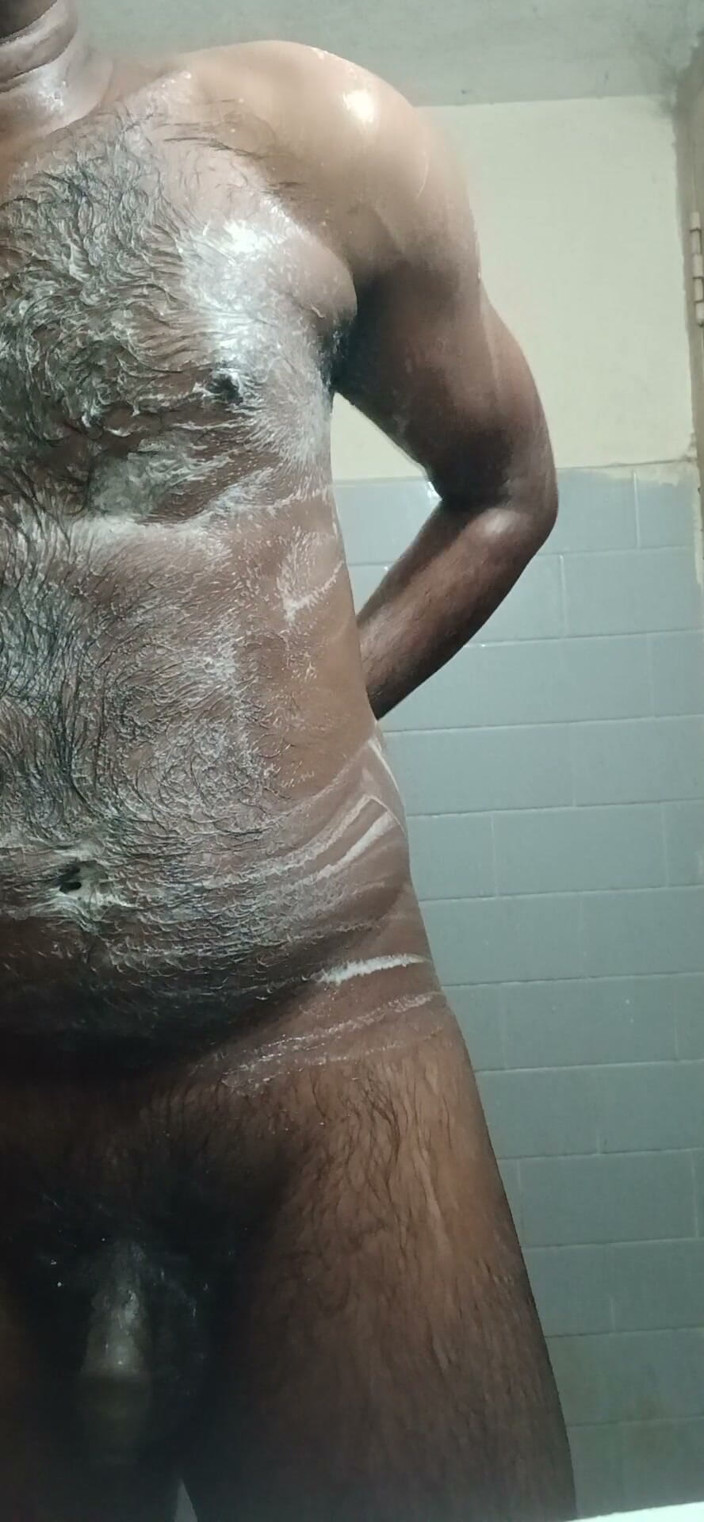 Baddiehotnew: Banyo ve göt gösterisi